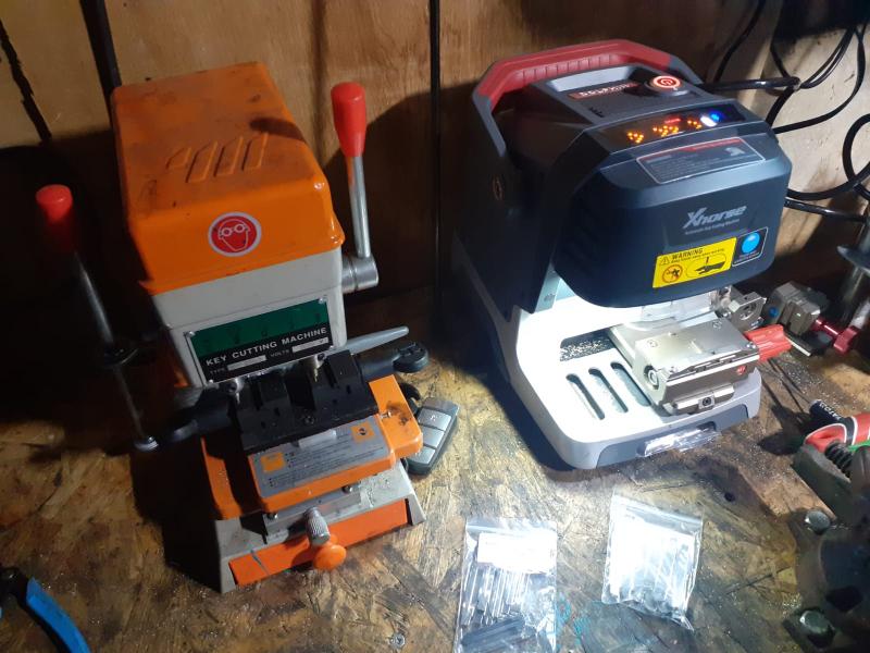 Key cutting machines